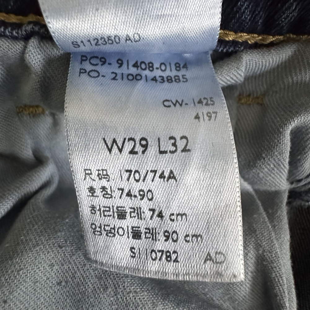 Levi's Men's 29X32 Signature Relaxed Fit Straight Leg Blue Denim 5-Pocket Jeans - Picture 9 of 11